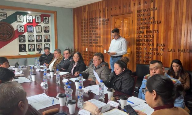Cabildo de Acaxochitlán rechaza reforma constitucional; ocho votan en contra