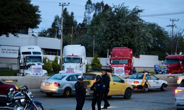 Transportistas bloquearon el bulevar Colosio en Pachuca