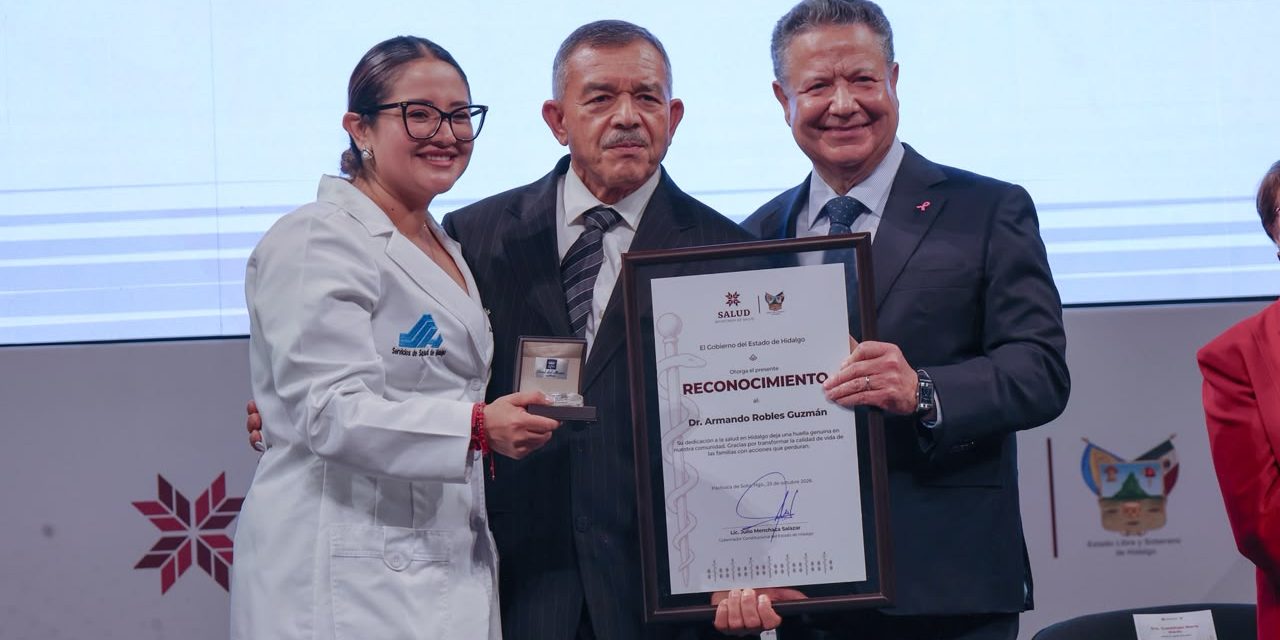 Reconocen trayectoria de médicos en Hidalgo