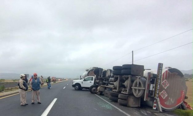 Accidente destapa traslado de 29 mil litros de huachicol en Zempoala