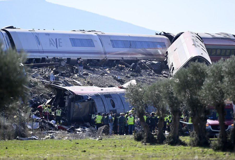 Deja al menos 68 muertos choque de trenes en España